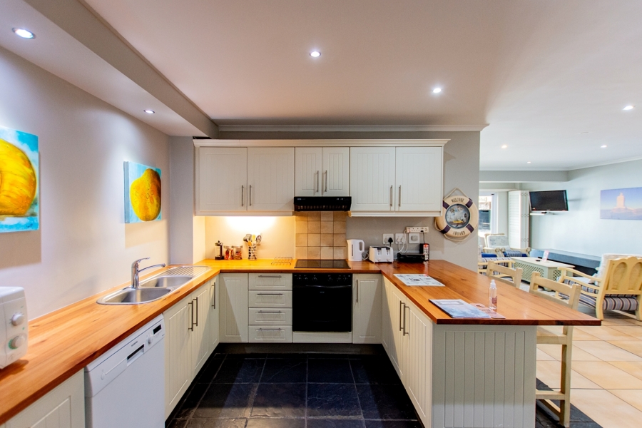 9 Bedroom Property for Sale in Shelley Point Western Cape